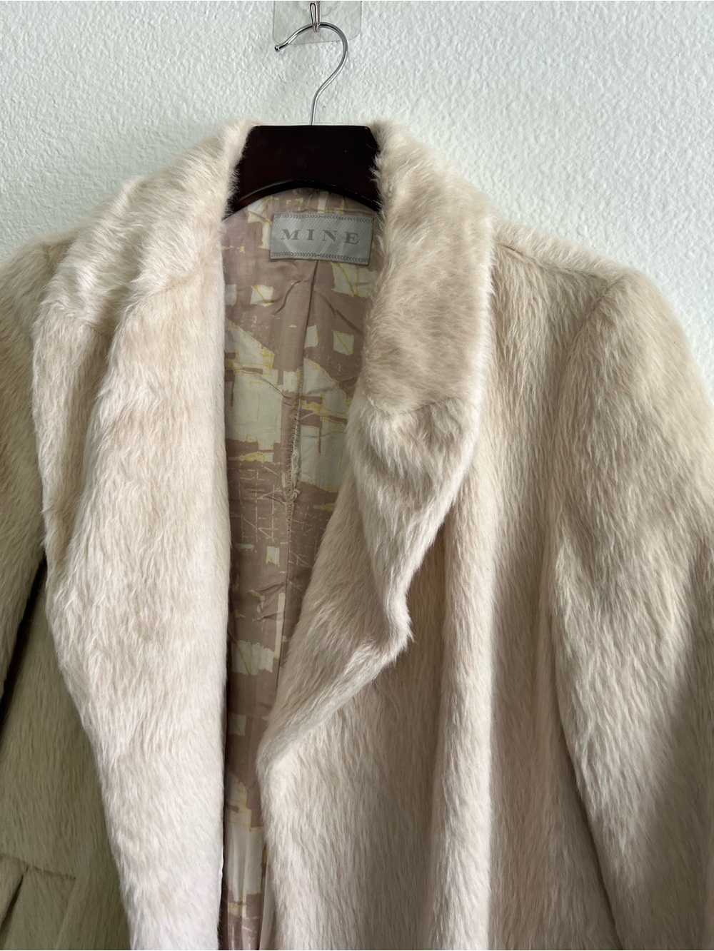 Women's Cream Faux Fur Coat - Classic Longline Jacket - Picture 2 of 3